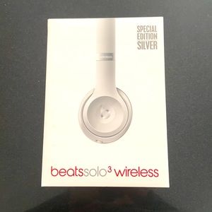 Never worn or used in very good condition and comes with everything